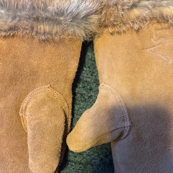 RYSY SHORT CUFF MITTEN IN BROWN - Picture 2 of 15